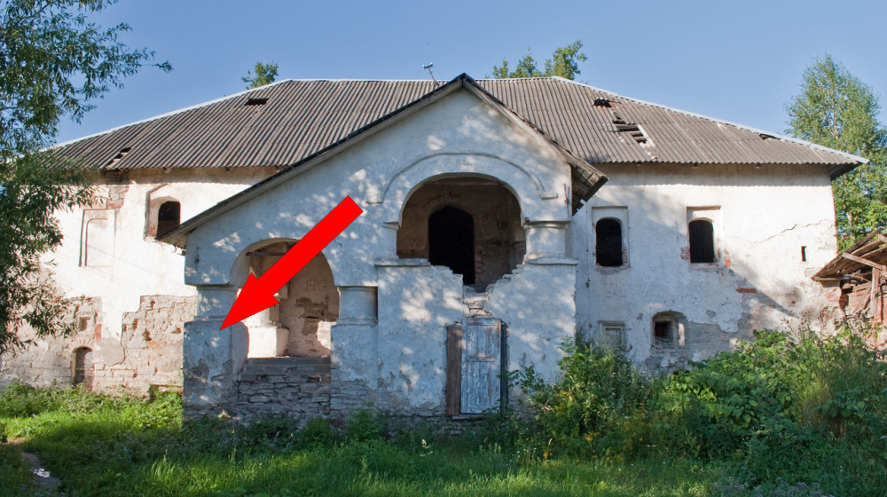 Солнечные часы на доме Печенко в Пскове