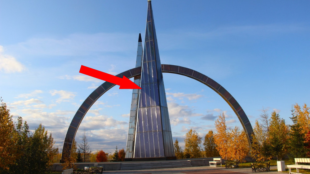 Салехард и стела «66 параллель» как символ чумов