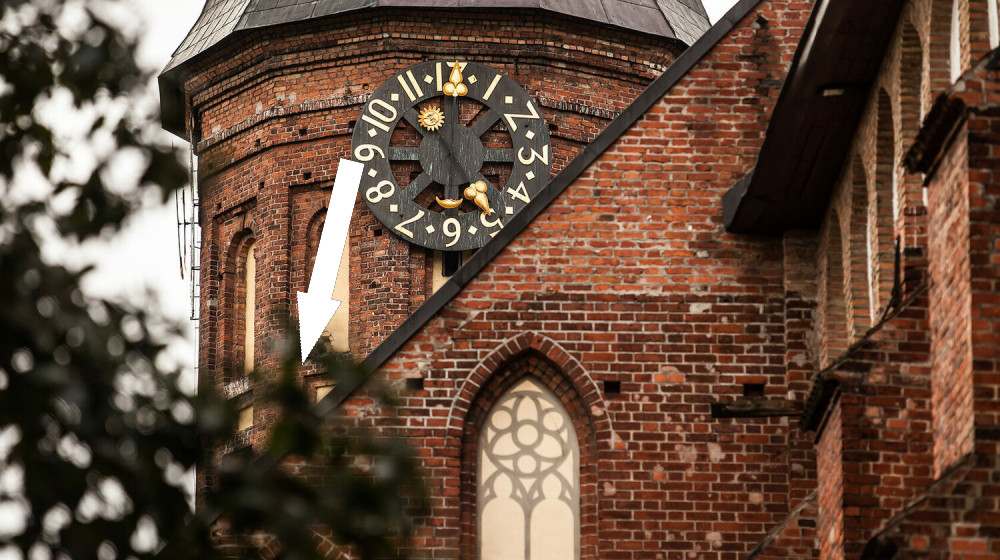 Калининград: дом с часами, идущими назад